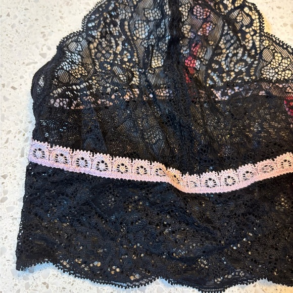 Cosmopolitan Black Lace Bralette with Pink Details - Picture 2 of 5